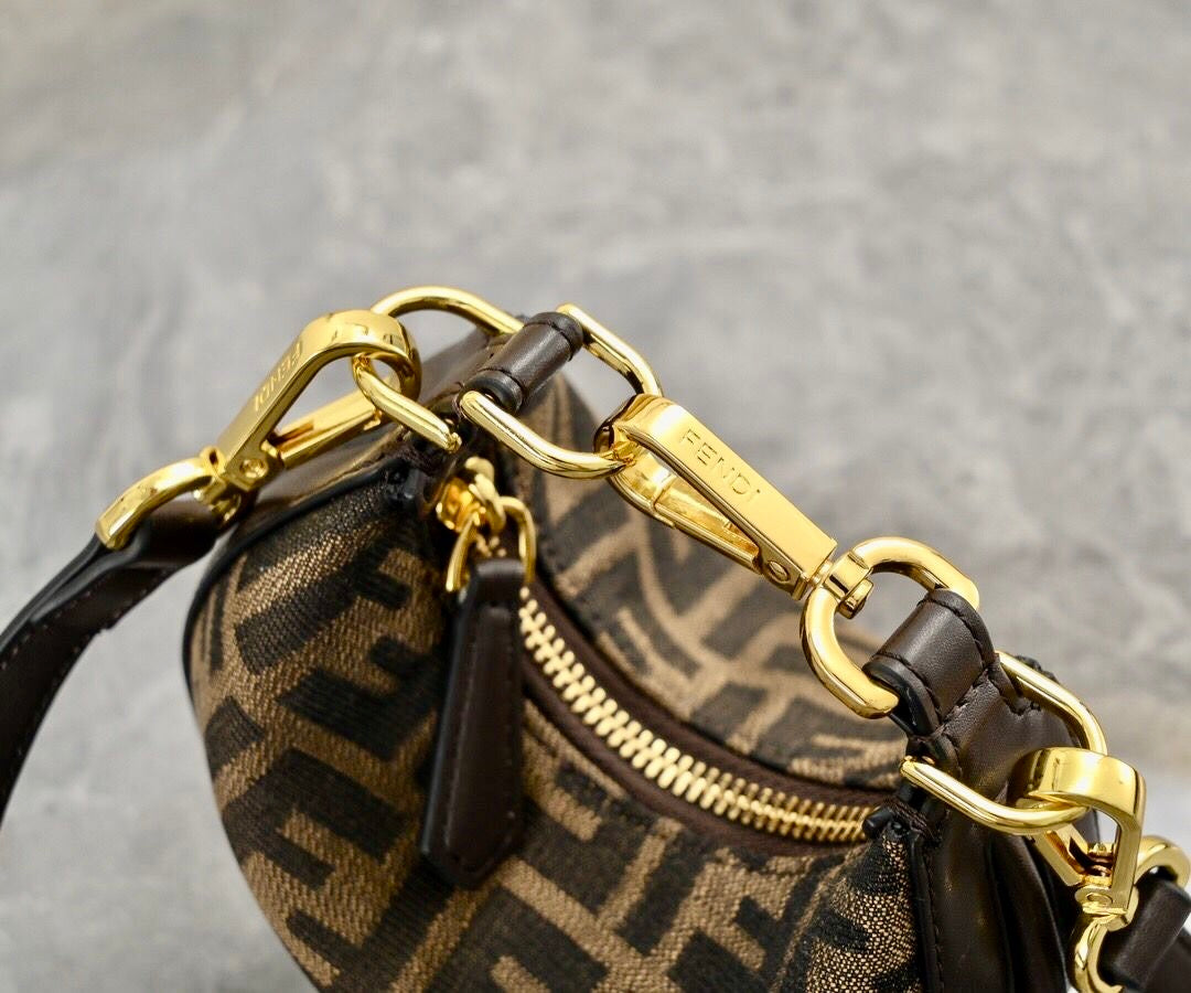 HAND BAG LUX TOP QUALITY IN GOLD CHAIN SLING. AVAILABLE FOR PRE-ORDERING WITH $25 CONFIRMED DEPOSIT DEDUCTED TO THE SALES PRICE OF $285. I ALSO DO 3 FLEX PAYMENTS OF EVERY 15th, 28th & 15th of THE MONTH. EMAIL ME FOR QUESTIONING @ BROWSE.INC@YAHOO.COM